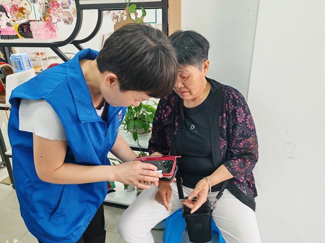 香城花园社区开展 “智享银龄·九宫格探秘之旅” 活动.png