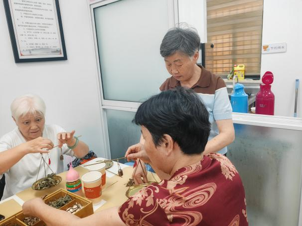 苏州香城花园社区开展“草木疗愈，香养身心”活动 1.png