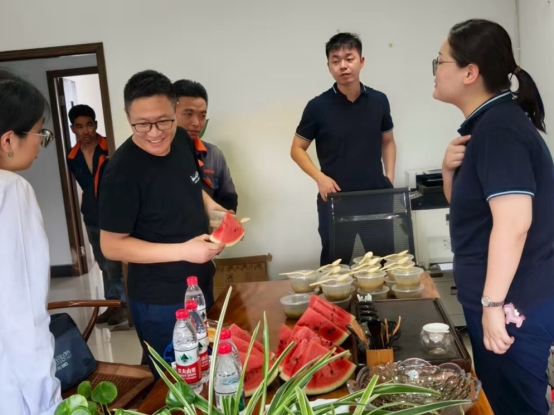 台州银行湖州分行：炎炎夏日送关怀，清凉服务暖人心