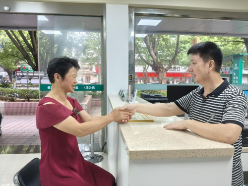 福建漳平烟草：“夕”心相伴服务 “阳”光送暖助老