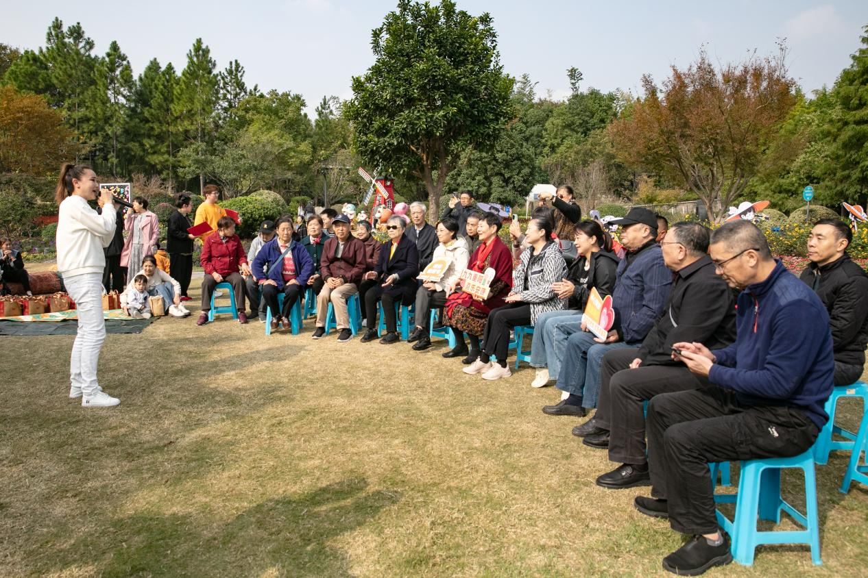 南通市新城社区开展“金秋重阳聚 银龄共欢颜”活动