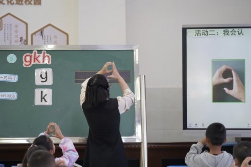 2025年秋期泸州市江阳区黄舣小学青年党员教师赛课活动