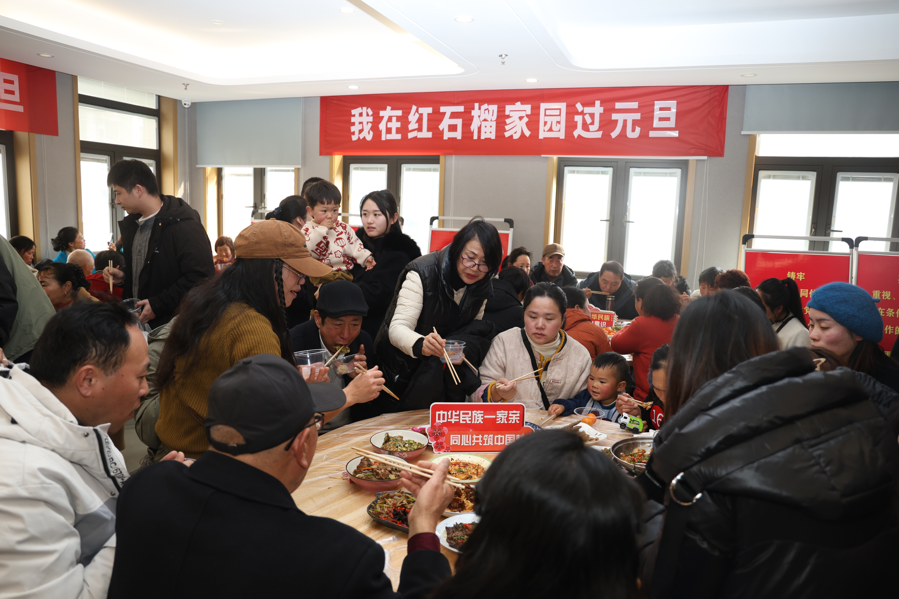 南京沿江街道：百家宴里聚百情 共筑民族团结心