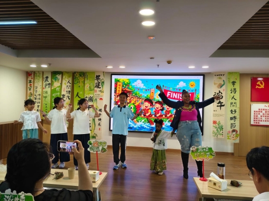 靖江滨江容湖社区开展“老少同乐庆端午”主题活动